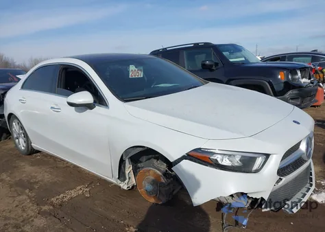 2020 Mercedes-Benz A 220 4Matic из США, поврежденный, VIN WDD3G4FB6LW040079